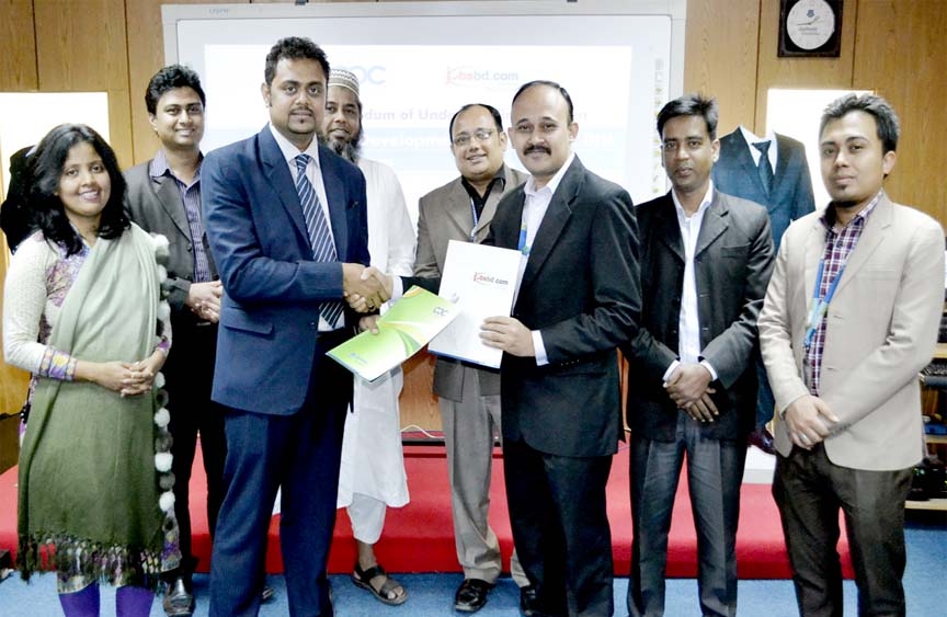 Syed Maruf Reza, Coordinator, Career Development Center (CDC) od DIU and KM Hassan Ripon, Chief Operating Officer of Jobsbd.com are seen to exchange an MoU.