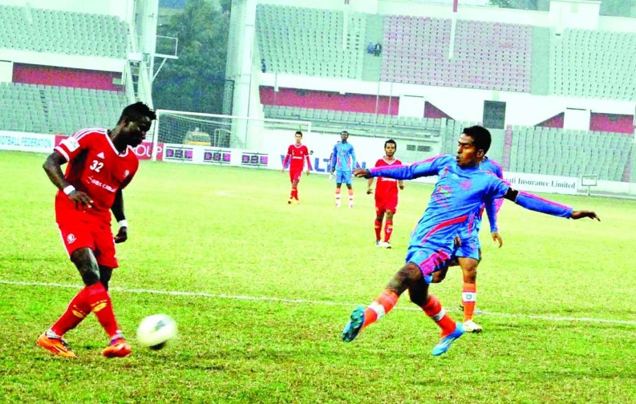 A moment of Premier Division Football League between Muktijoddha Sangshad and Brothers Union held at Bangabandhu National Stadium on Friday.