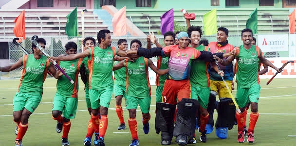 Palyers of Bangladesh celebrate after defeating Sri Lanka in the semi-final of the Islami Bank Asian Games Hockey Qualifiers at the Moulana Bhashani National Hockey Stadium on Saturday.