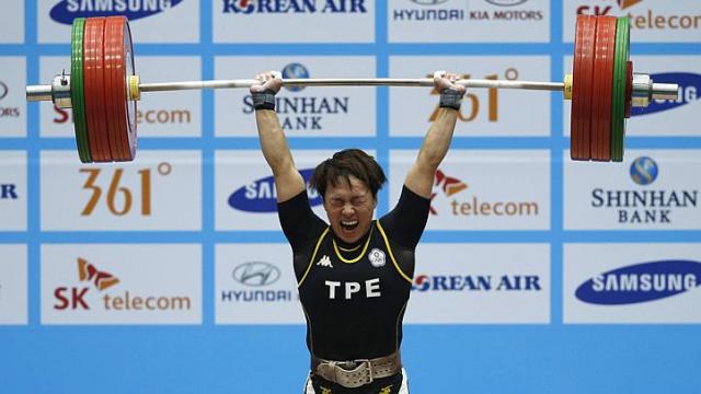 Chinese Taipei's Lin Tzu-chi set world records in the clean and jerk and overall lift on her way to winning weightlifing gold in the under-63kg category at the Asian Games on Tuesday.