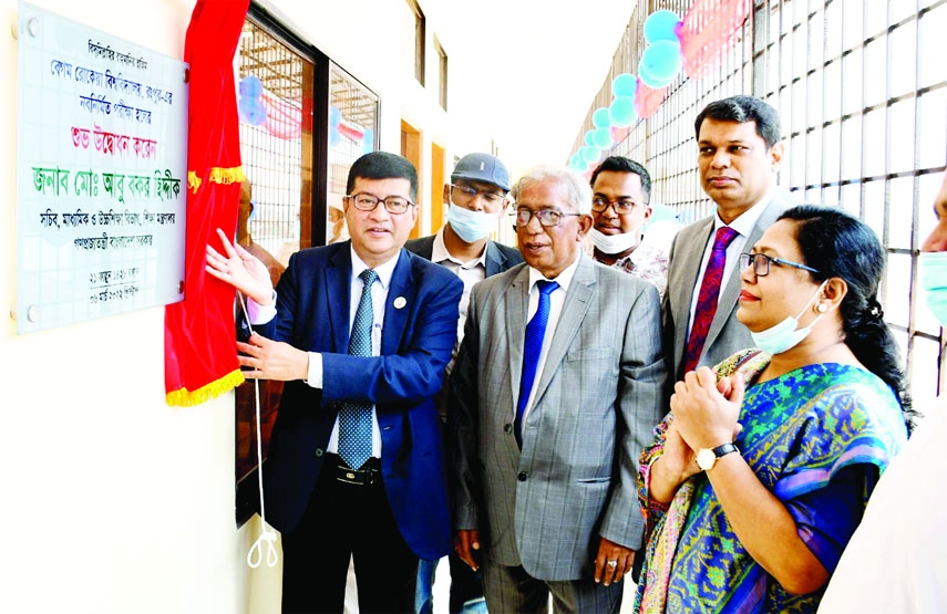 RANGPUR: Secretary of the Ministry of Education Md. Abu Bakar Siddique inaugurats the newly constructed examination hall at Begum Rokeya University (BRU) in Rangpur on Sunday.